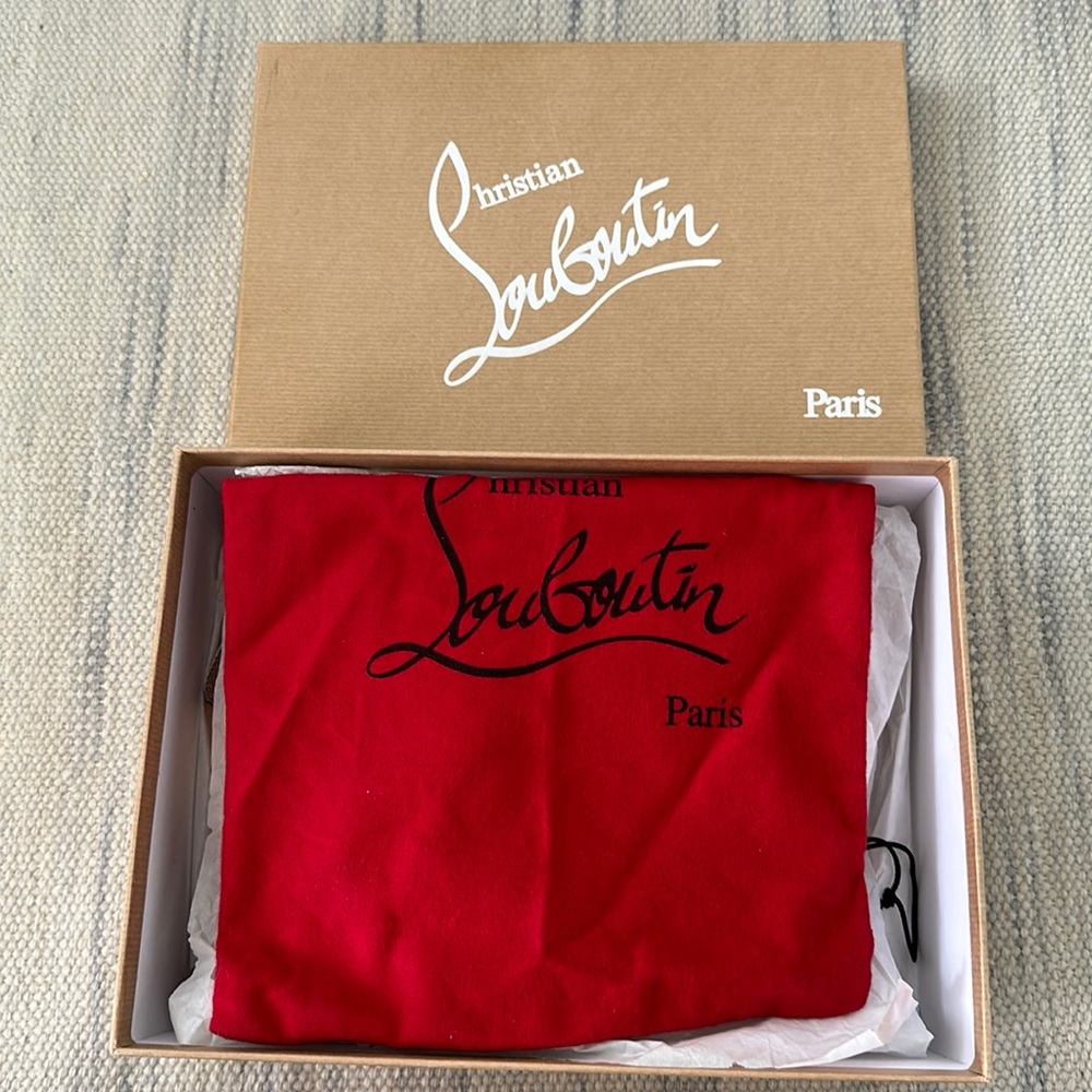 Beautiful rose gold LV so Kate🎀😍 💯 Authentic.